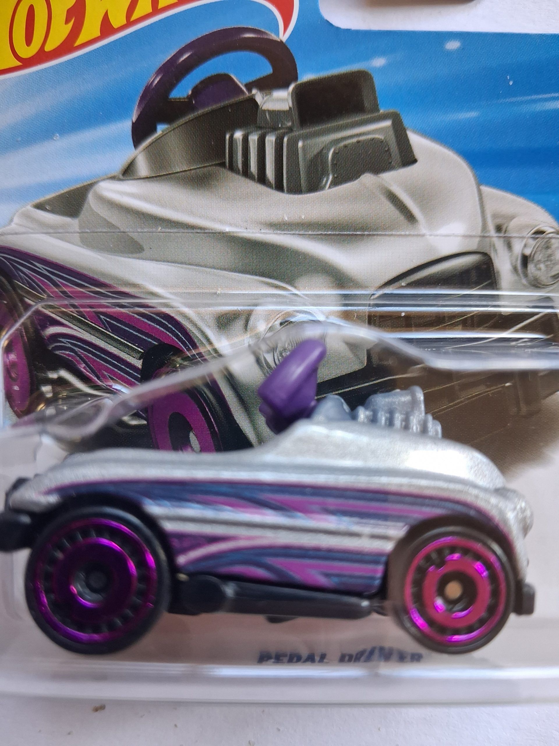 085b_Hot Wheels pedal driver